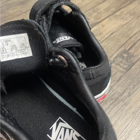 Vans - Picture 5 of 5